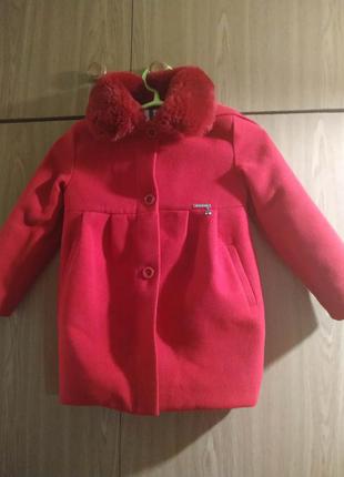 Теплое красивое пальто для девочки