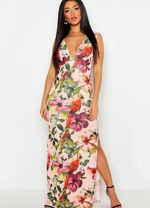 Стильное платье в цветочный принт с глубоким вырезом2 фото