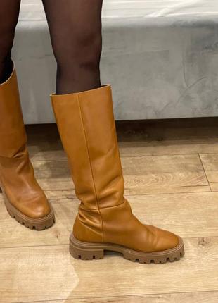 Стильні шкіряні чоботи zara (колір коричневий)1 фото