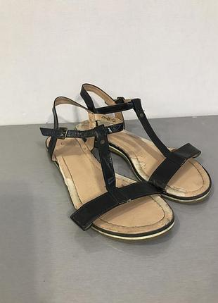 Женские босоножки