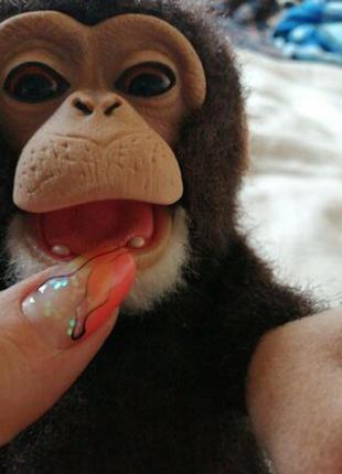 Обезьянка интерактивная