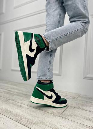 Красивейшие женские высокие кроссовки nike air jordan 1 retro зелёные с чёрным и белым6 фото