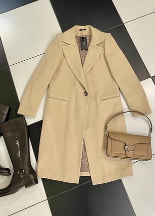 Пальто бежевое