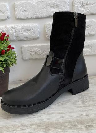 Продам зимние женские ботинки со змейкой на меху