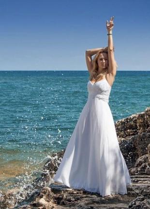 Біле плаття в грецькому стилі