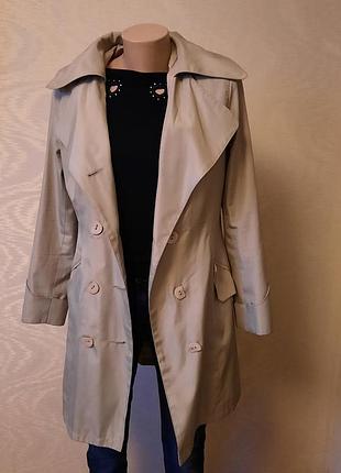 Женский  плащ на пуговицах