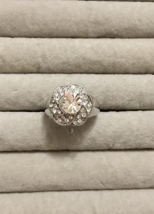 Кольцо цветок 17,5-18размер цвет серебро стразы стекло