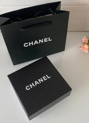 Брендовий упаковка: коробочка і пакет