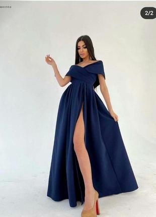 Темно- синее вечернее платье с разрезом