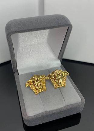 Брендовые серьги-гвоздики с позолотой