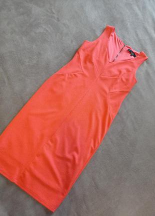 Приталеное оранжевое платье миди