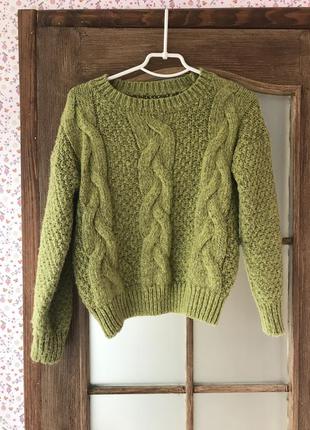 Тёплый вязаный свитер цвета зелёного яблока