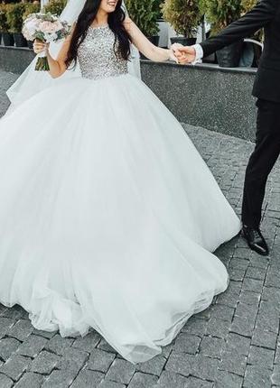 Весільна сукня