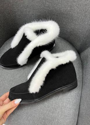 Лофери лоро з натуральної норкою