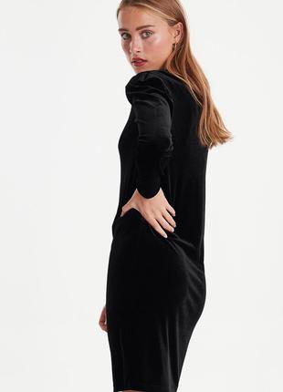 Платье чёрное бархатное велюровое облегающего кроя с v образным вырезом ichi5 фото