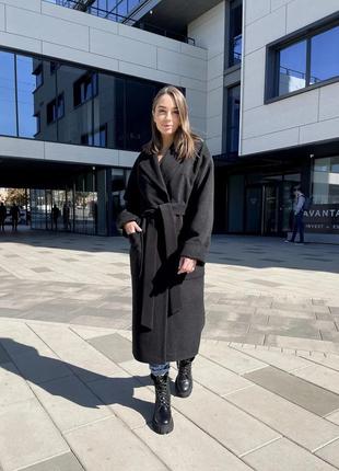 Шикарное длинное зимнее теплое пальто черного цвета