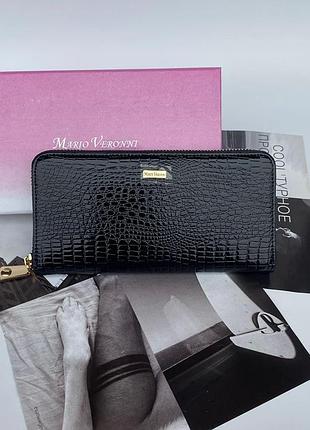 Женский кожаный лаковый кошелек клатч на молнии со структурой под крокодила mario veronni