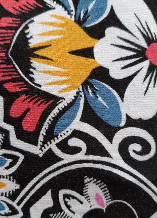 Шикарное брендовое трикотажное платье красивой расцветки свободного фасона9 фото