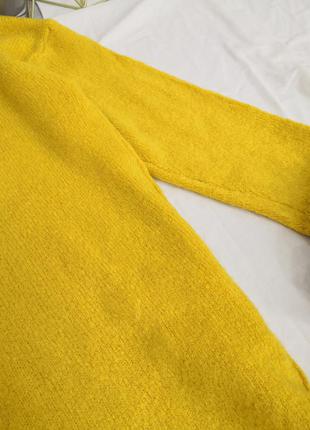 Шикарный жёлтый буклированный свитер со швами6 фото