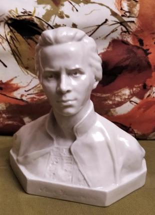 Бюст леси украинки