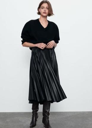 Юбка-плиссе из кожзама zara.