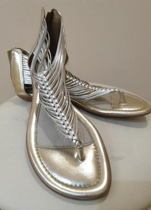 Дуже красиві сандалі