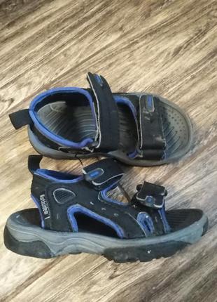 Детские босоножки