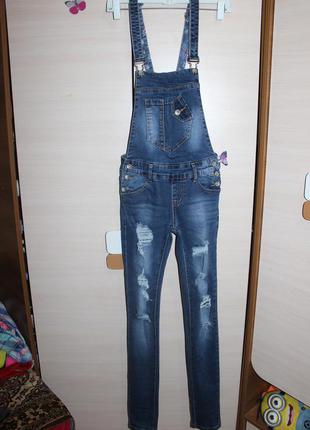 Стильний рваний комбинезон штані , джинси1 фото