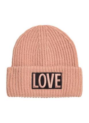 Шапка з нашивкою love