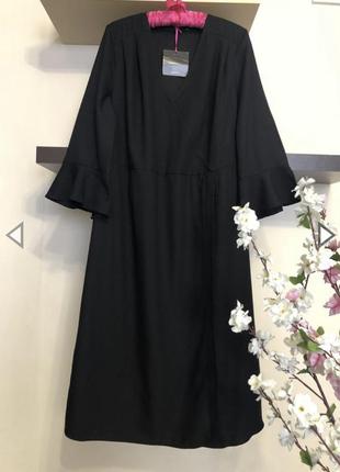 Строгое, классическое и элегантное чёрное платье на запах,1 фото
