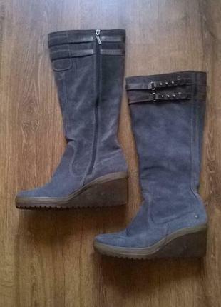 Серые замшевые сапоги