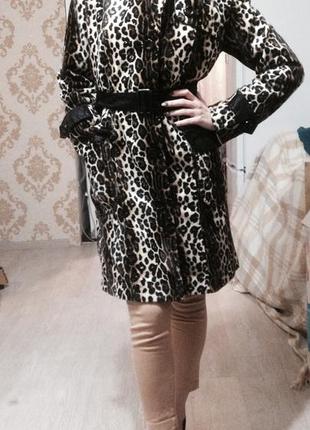 Модное стильное пальто тигровое с звериным принтом4 фото