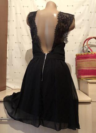 Платье с открытой спинкой