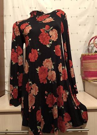 Сукня з гарним принтом