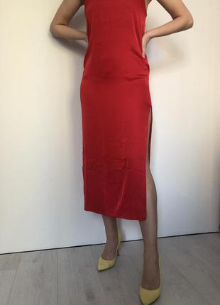 Шелковое платье на бретельках макси