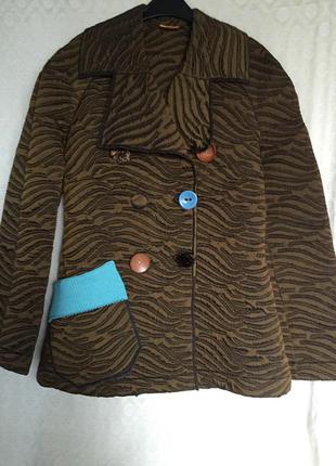 Куртка, короткое полупальто из оригинальной ткани с разными пуговицами,размер-12/l