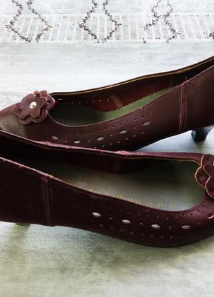 Жіночі, натуральні шкіряні, бордові туфлі з декором квіткою3 фото