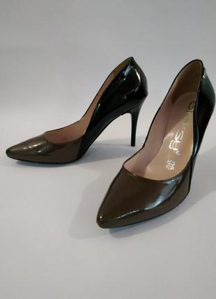 В наличии стильные красивые новые кожаные лаковые женские туфли на каблуке2 фото