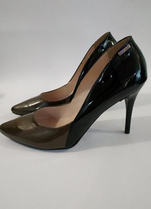 В наличии стильные красивые новые кожаные лаковые женские туфли на каблуке1 фото