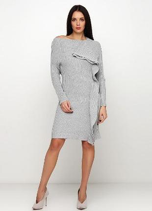 Платье в рубчик с рюшем и длинным рукавом