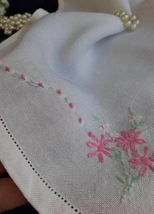 Серветка рушник льон, ручна вишивка гладдю з настилом квіти букети7 фото