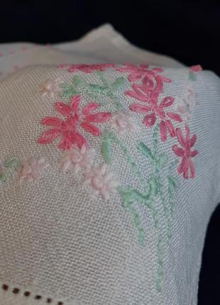 Серветка рушник льон, ручна вишивка гладдю з настилом квіти букети5 фото