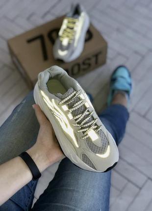 Женские шикарные  кожаные серо-белые  кроссовки adidas yeezy 700 v2 🆕 адидас изи 7005 фото