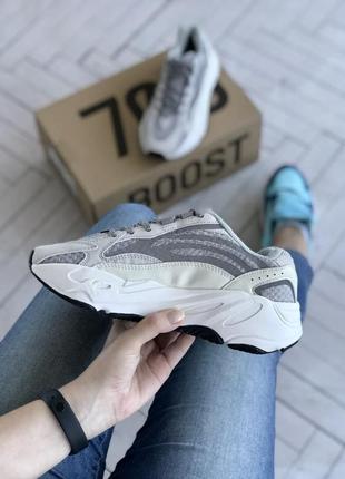 Женские шикарные  кожаные серо-белые  кроссовки adidas yeezy 700 v2 🆕 адидас изи 7009 фото