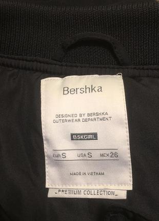 Женская демисезонная парка черная bershka куртка длинная без капюшона р. s 423 фото