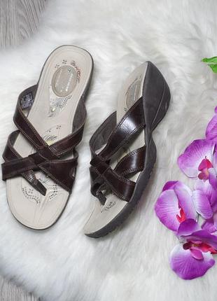 Шкіряні шльопанці на танкетці skechers! 38 р.