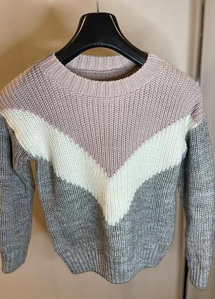 Светр жіночий