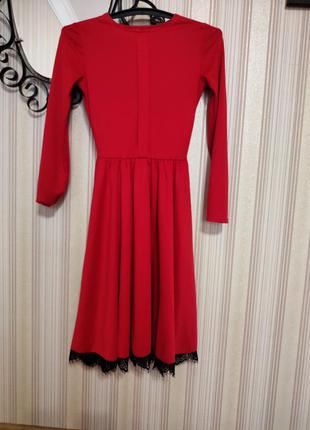 Красное стильное платье