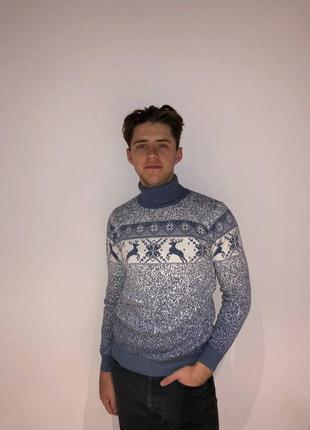 Свитер с оленями мужской синий с горлом