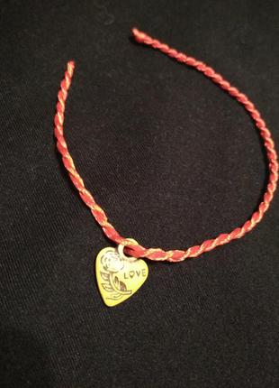 Красная нить с кулоном сердце